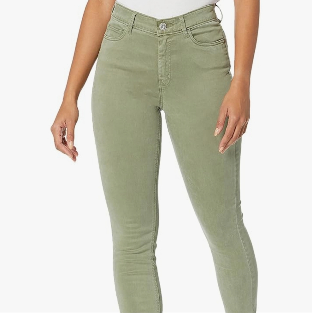 GUESS Women's 1981 Skinny Jean Lichen Leaf Green